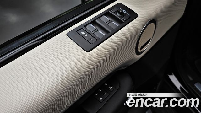 Land Rover Discovery 2023 — photo 28