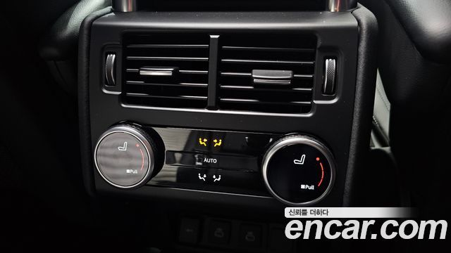 Land Rover Discovery 2023 — photo 29