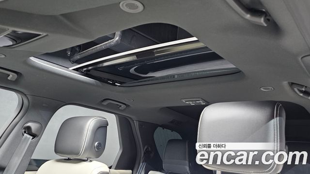 Land Rover Discovery 2023 — photo 31