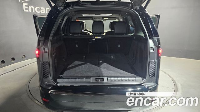 Land Rover Discovery 2023 — photo 33