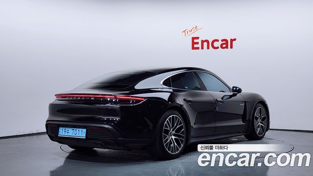 Porsche Taycan 2022 — photo 2