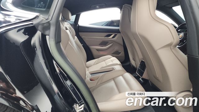 Porsche Taycan 2022 — photo 17