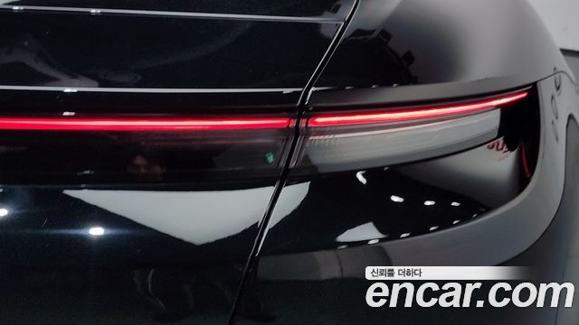 Porsche Taycan 2022 — photo 9