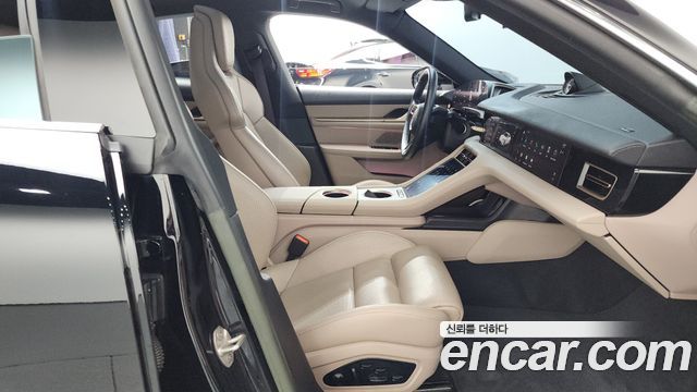 Porsche Taycan 2022 — photo 16