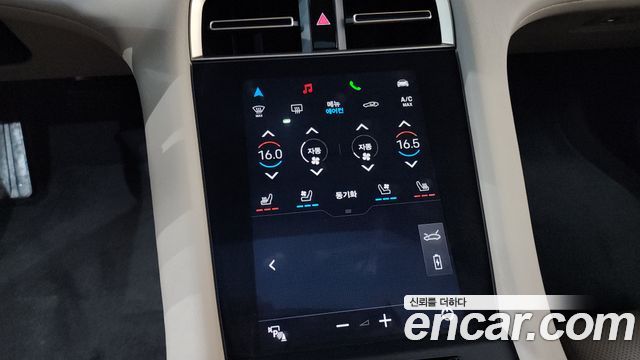 Porsche Taycan 2022 — photo 31
