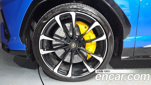 Lamborghini Urus 2021 — photo 5