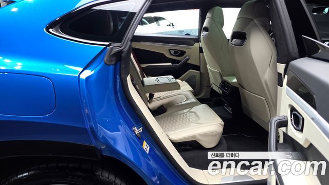 Lamborghini Urus 2021 — photo 17