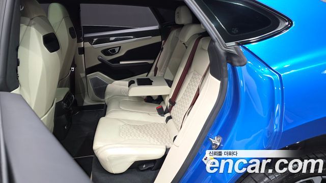 Lamborghini Urus 2021 — photo 18