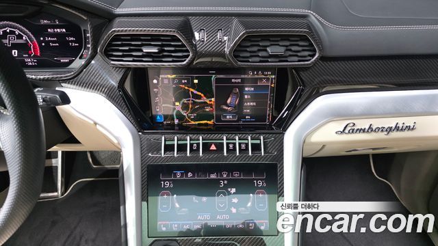 Lamborghini Urus 2021 — photo 19