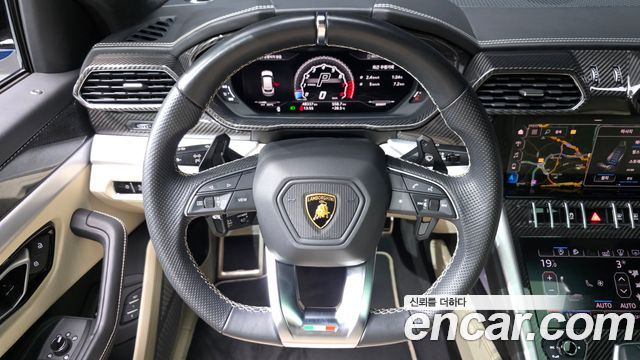 Lamborghini Urus 2021 — photo 20