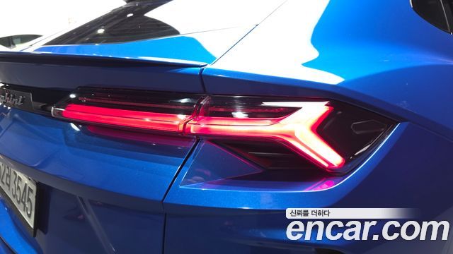 Lamborghini Urus 2021 — photo 9