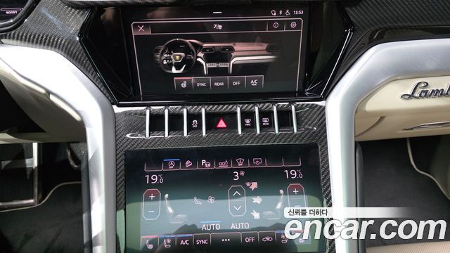 Lamborghini Urus 2021 — photo 32