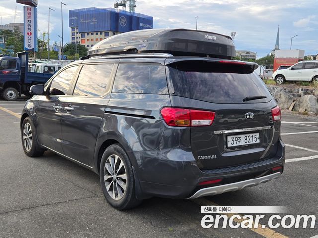 Kia Canival 2018 — photo 4