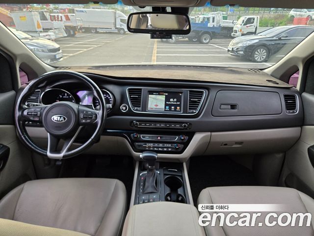 Kia Canival 2018 — photo 10