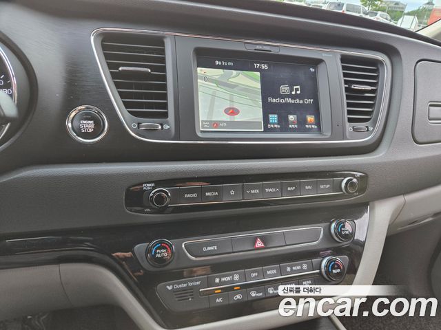 Kia Canival 2018 — photo 11