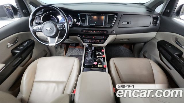 Kia Canival 2016 — photo 7