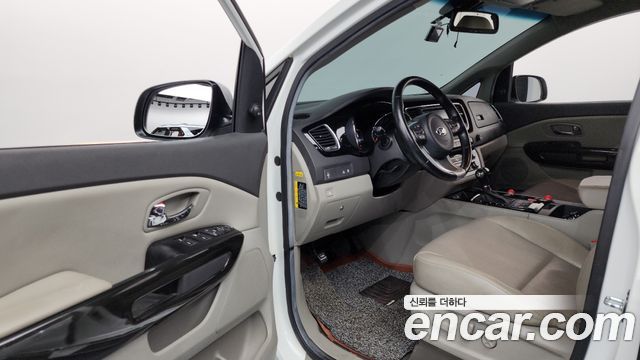Kia Canival 2016 — photo 10