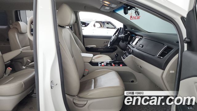 Kia Canival 2016 — photo 11