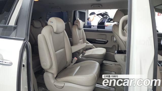 Kia Canival 2016 — photo 12