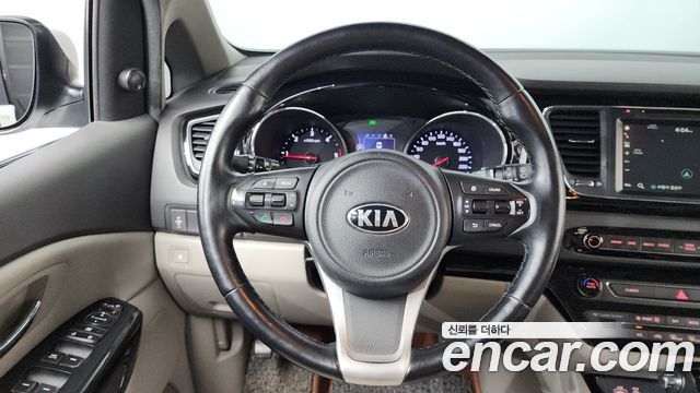 Kia Canival 2016 — photo 14