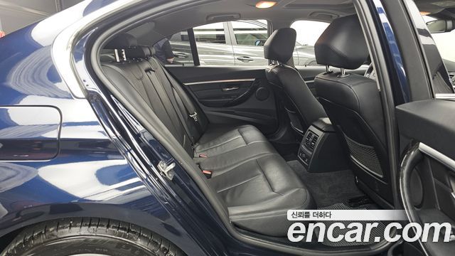 BMW 3-Series 2017 — photo 12
