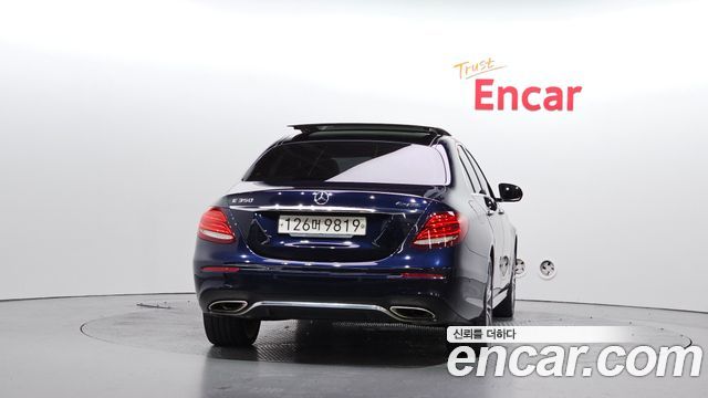 Mercedes-Benz E-Class 2019 — photo 4