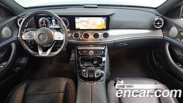Mercedes-Benz E-Class 2019 — photo 10
