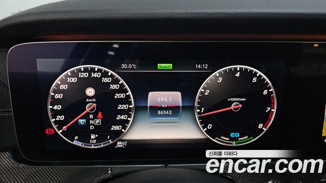 Mercedes-Benz E-Class 2019 — photo 11
