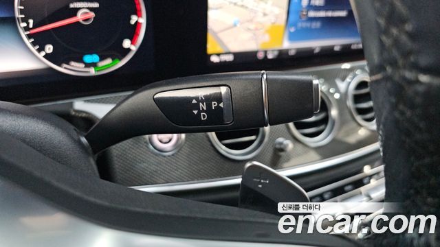 Mercedes-Benz E-Class 2019 — photo 12