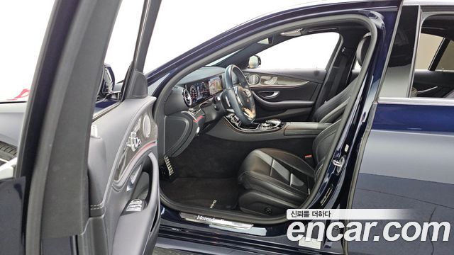 Mercedes-Benz E-Class 2019 — photo 13