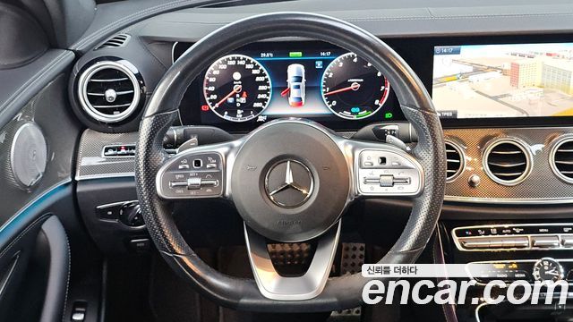 Mercedes-Benz E-Class 2019 — photo 17