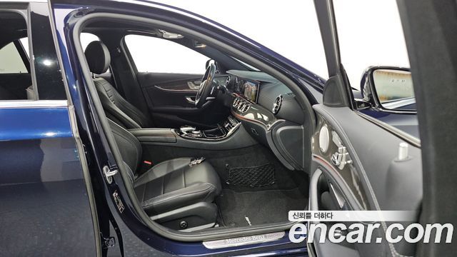 Mercedes-Benz E-Class 2019 — photo 24