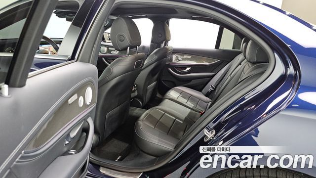 Mercedes-Benz E-Class 2019 — photo 25
