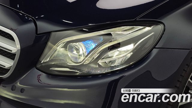 Mercedes-Benz E-Class 2019 — photo 8