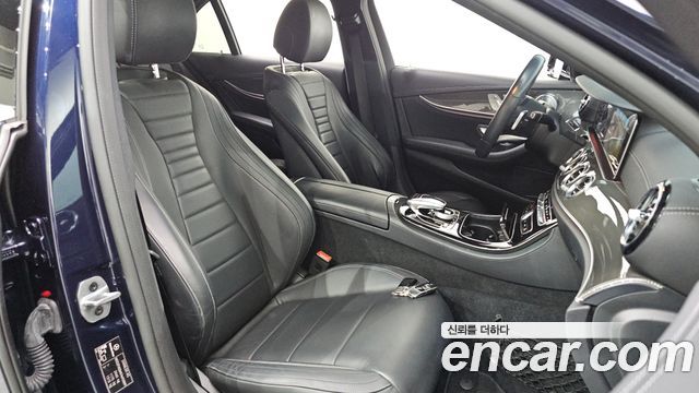 Mercedes-Benz E-Class 2019 — photo 16