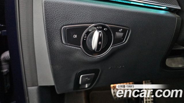 Mercedes-Benz E-Class 2019 — photo 32