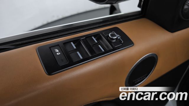 Land Rover Discovery 2020 — photo 34