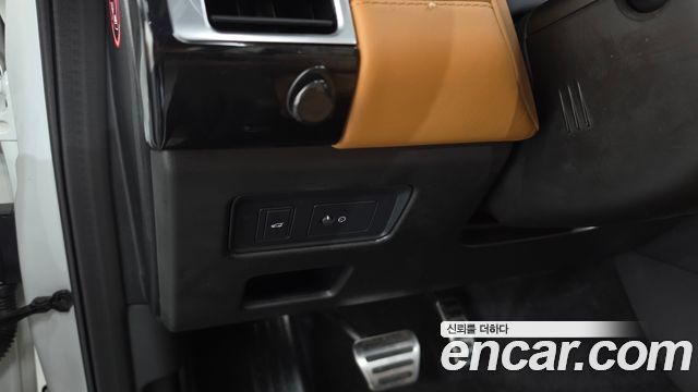 Land Rover Discovery 2020 — photo 37