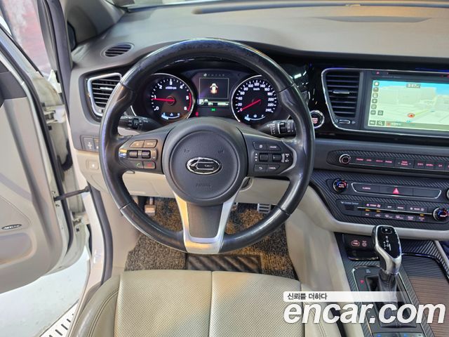 Kia Canival 2016 — photo 10