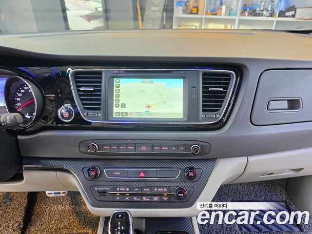 Kia Canival 2016 — photo 12