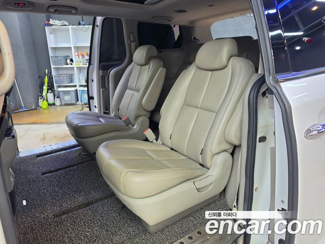 Kia Canival 2016 — photo 17