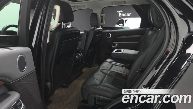 Land Rover Discovery 2018 — photo 17