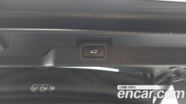 Land Rover Discovery 2018 — photo 26