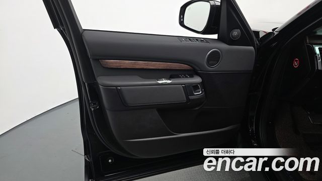 Land Rover Discovery 2018 — photo 14
