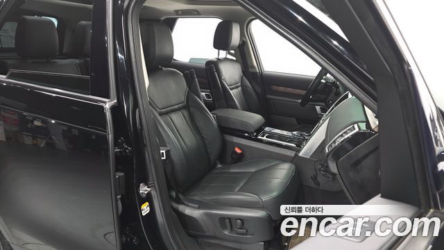 Land Rover Discovery 2018 — photo 16