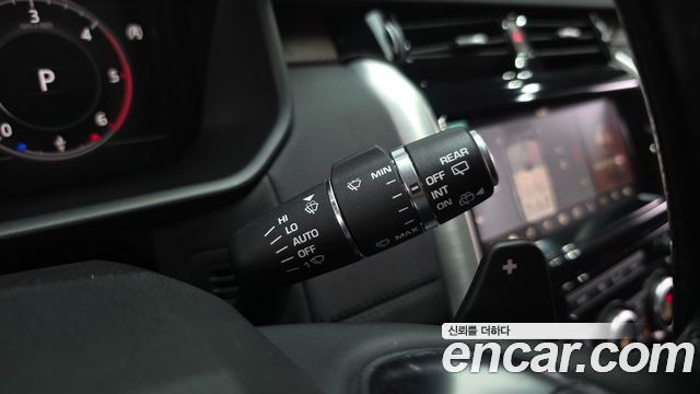 Land Rover Discovery 2018 — photo 29