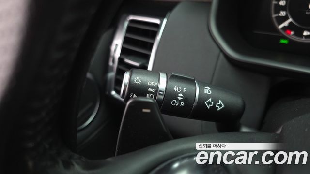 Land Rover Discovery 2018 — photo 30