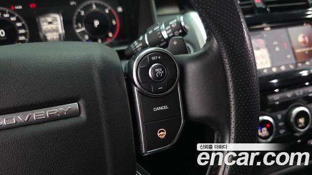 Land Rover Discovery 2018 — photo 31
