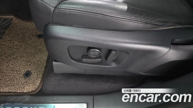 Land Rover Discovery 2018 — photo 32