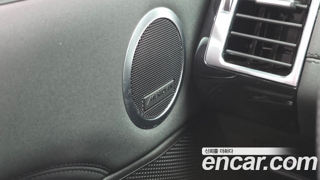 Land Rover Discovery 2018 — photo 33